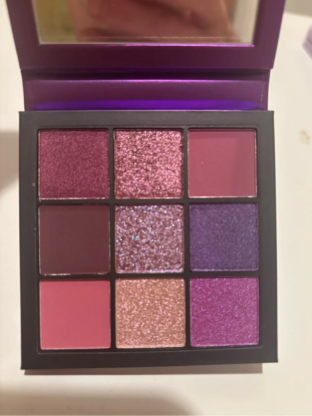 HUDA BEAUTY vibrant purple